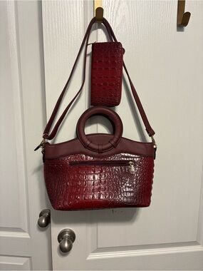Women’s Croc-Embossed Handbag with Circular Handle - Burgundy